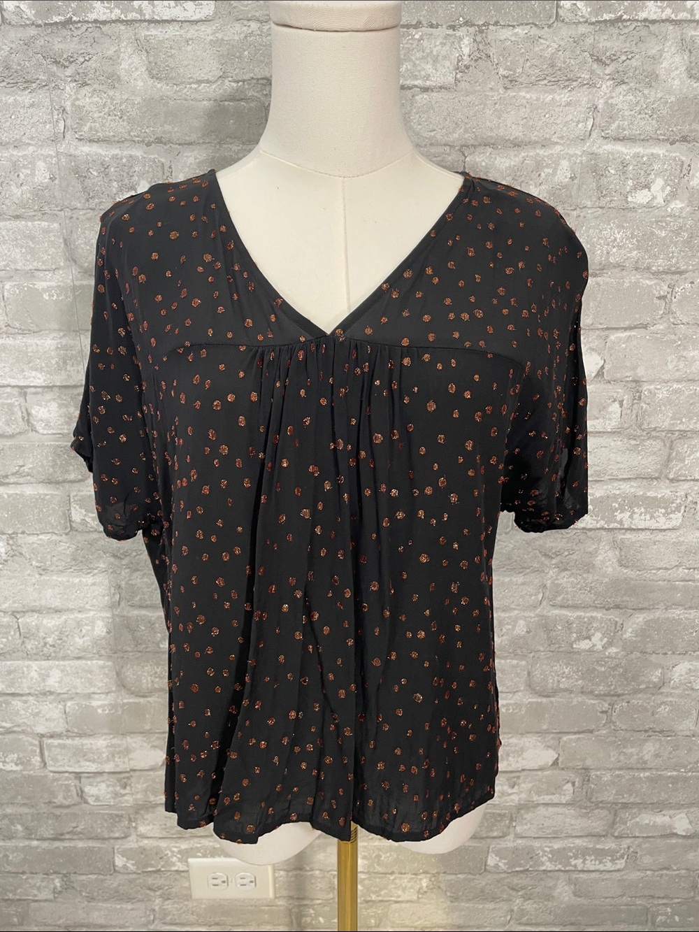 Madewell Black V-Neck Rhyme Short Sleeve Top with Rust Dot Print